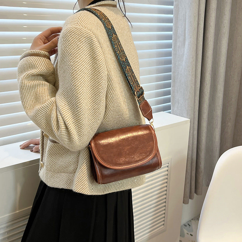 Trendy Vintage Women's Shoulder Bag for Fall 2022