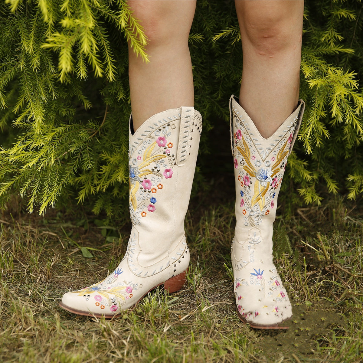 Mid-Heel Ethnic Embroidered Women's Boots