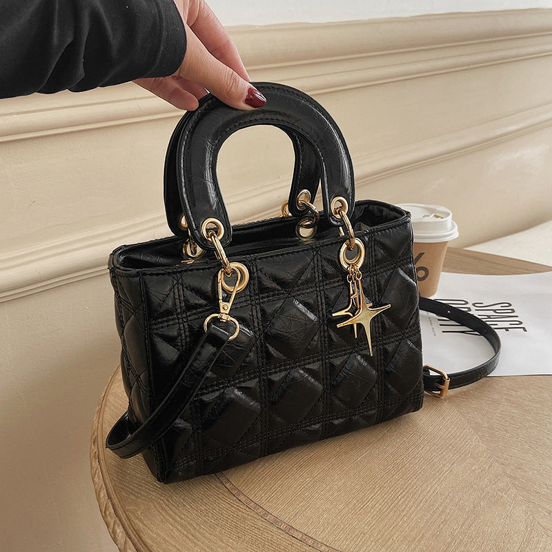 2022 Fashion Women's Shoulder Bag with Quilted Design