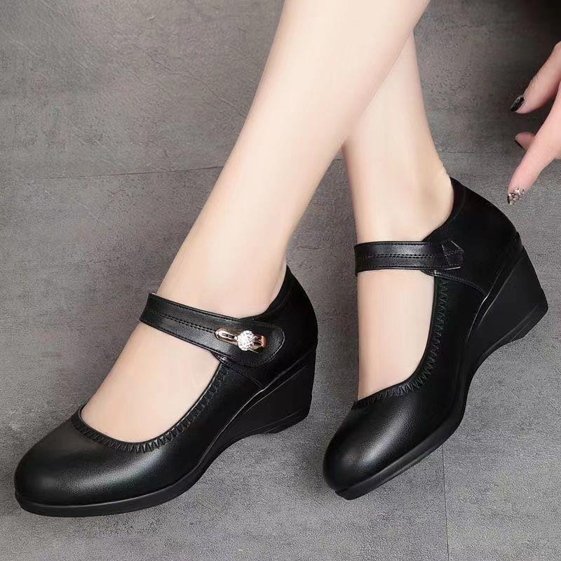 Elegant Leather Comfort Pumps 2024