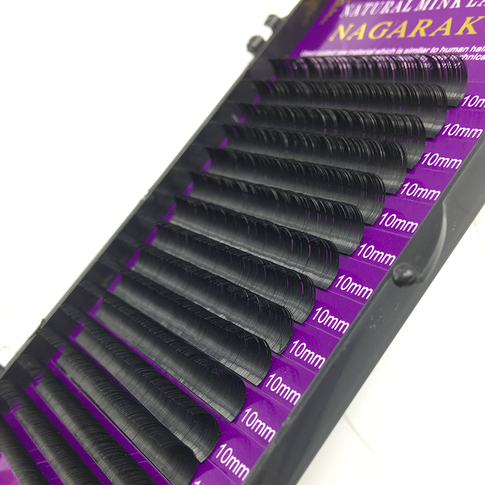 Luxurious Feather-Light Eyelash Extensions