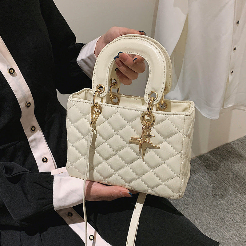 2022 Fashion Women's Shoulder Bag with Quilted Design
