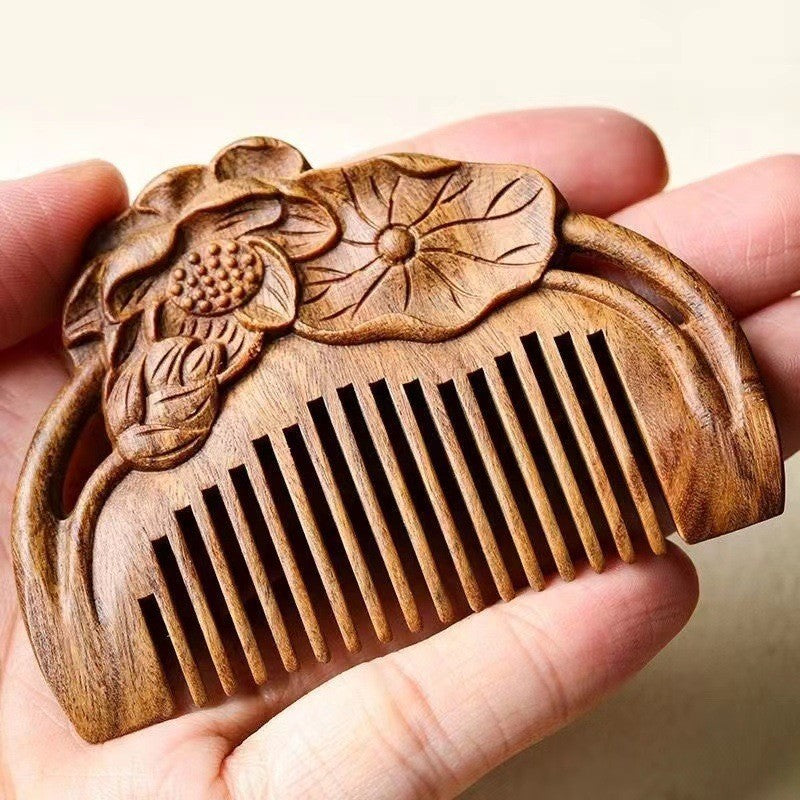 Elegant Vintage Sandalwood Combs
