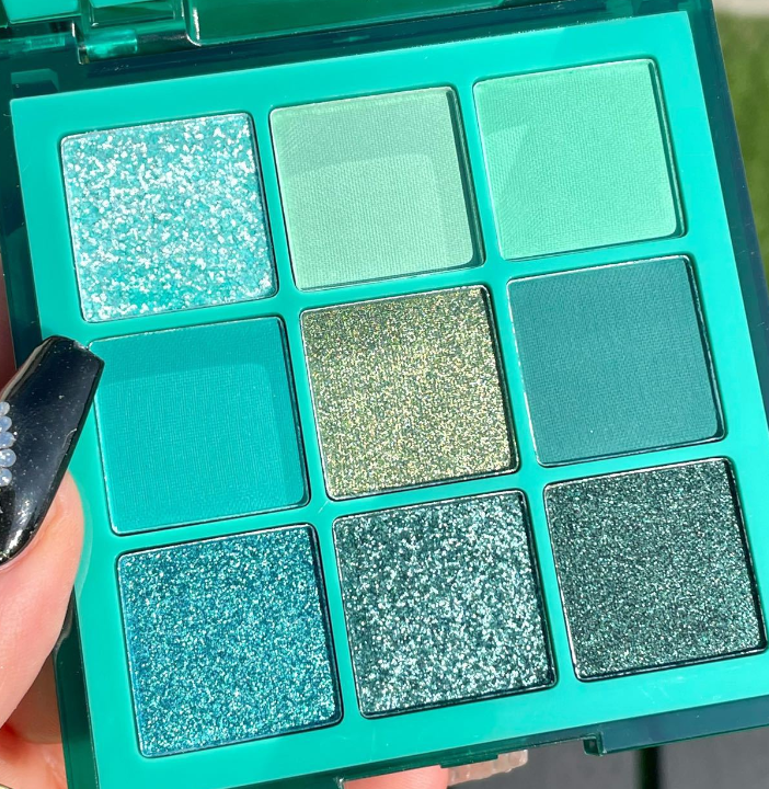 INSFANY Radiant Purple Spectrum Eyeshadow