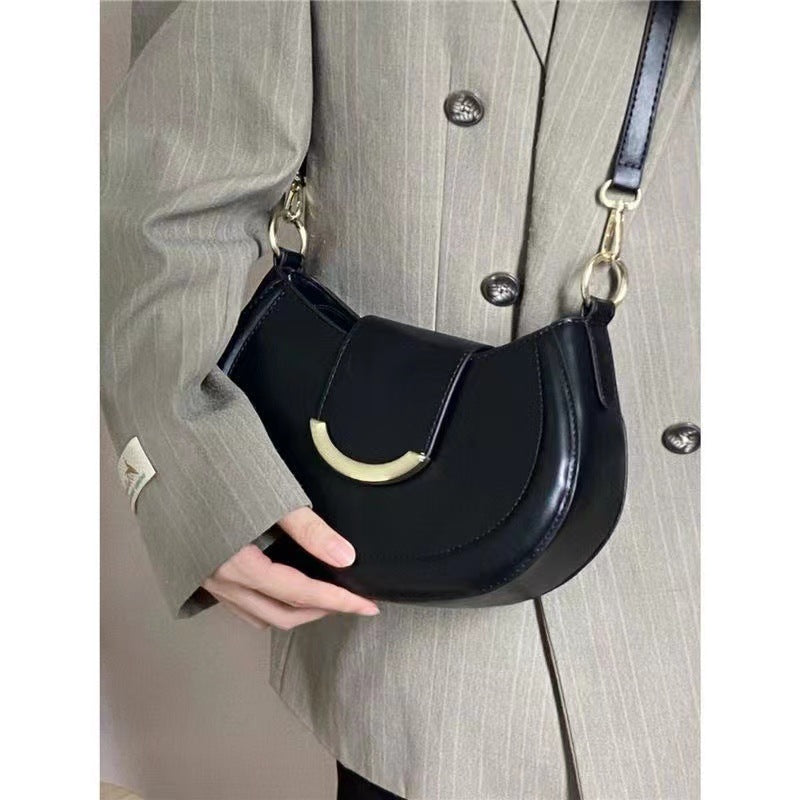 Chic Vintage Saddle Crossbody