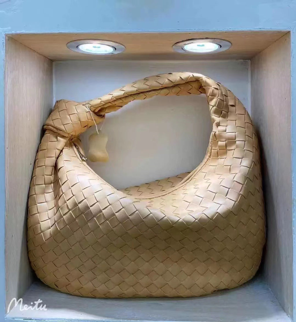 Chic Large Woven Traveler Tote - 2023 Edition