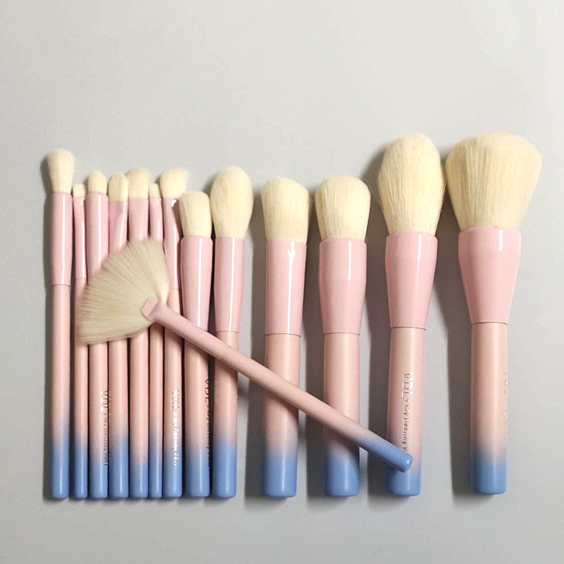 Elegant 14-Piece Artisan Brush Set