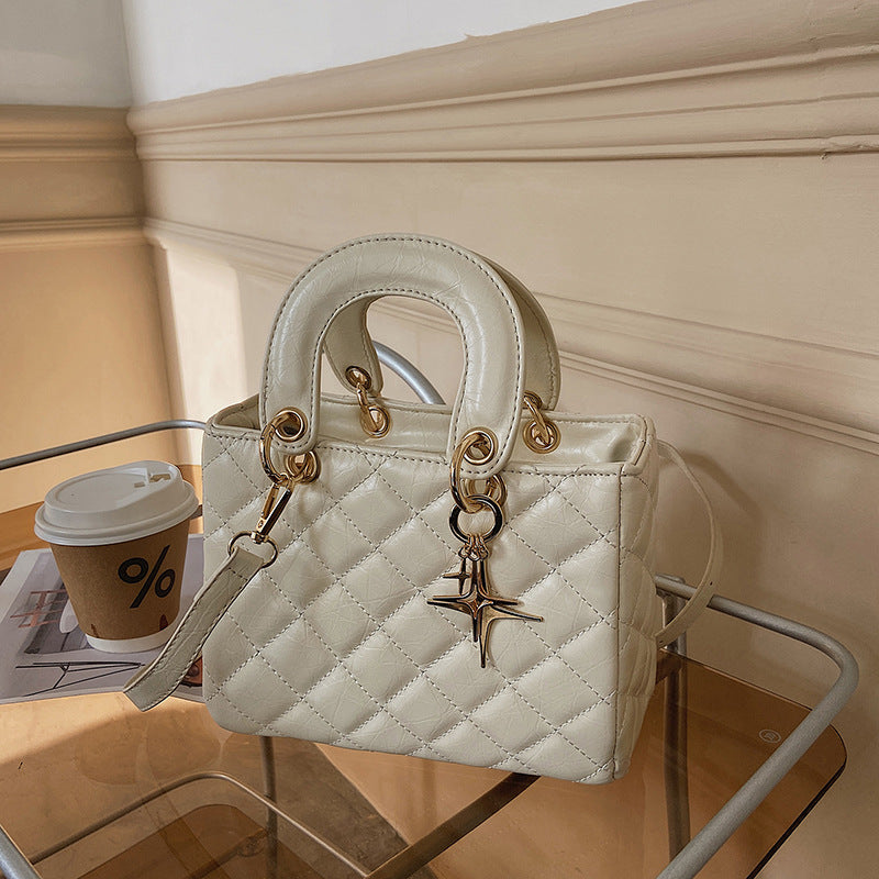 2022 Fashion Women's Shoulder Bag with Quilted Design