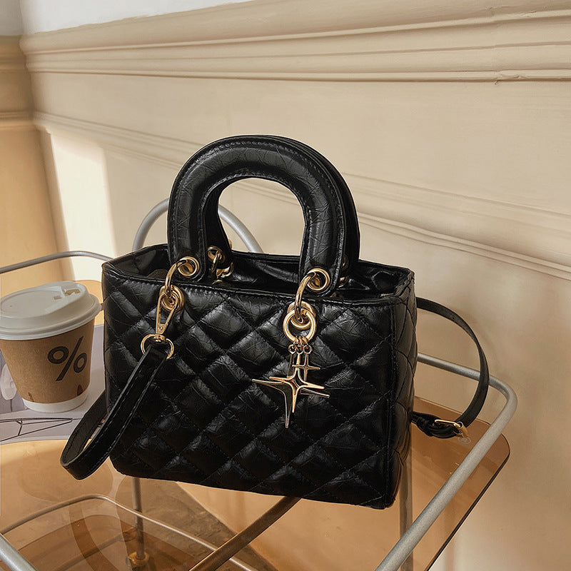 2022 Fashion Women's Shoulder Bag with Quilted Design