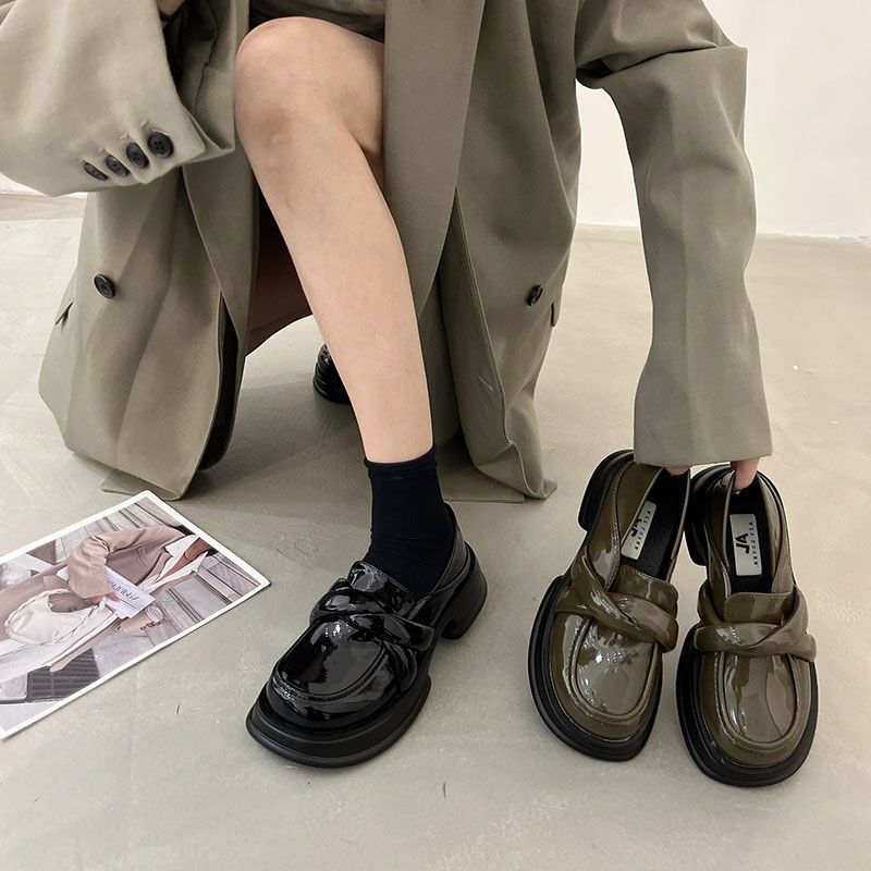 Elegant Vintage-Inspired Loafers