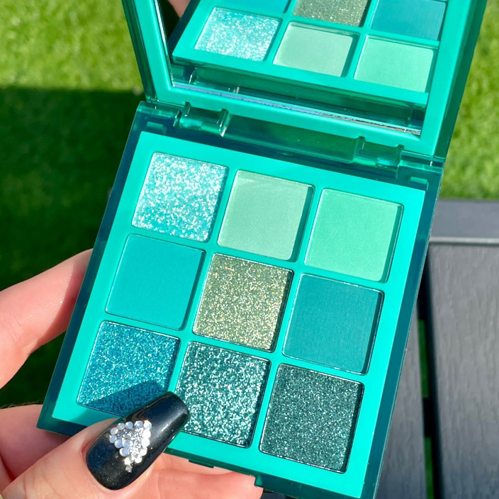 INSFANY Radiant Purple Spectrum Eyeshadow