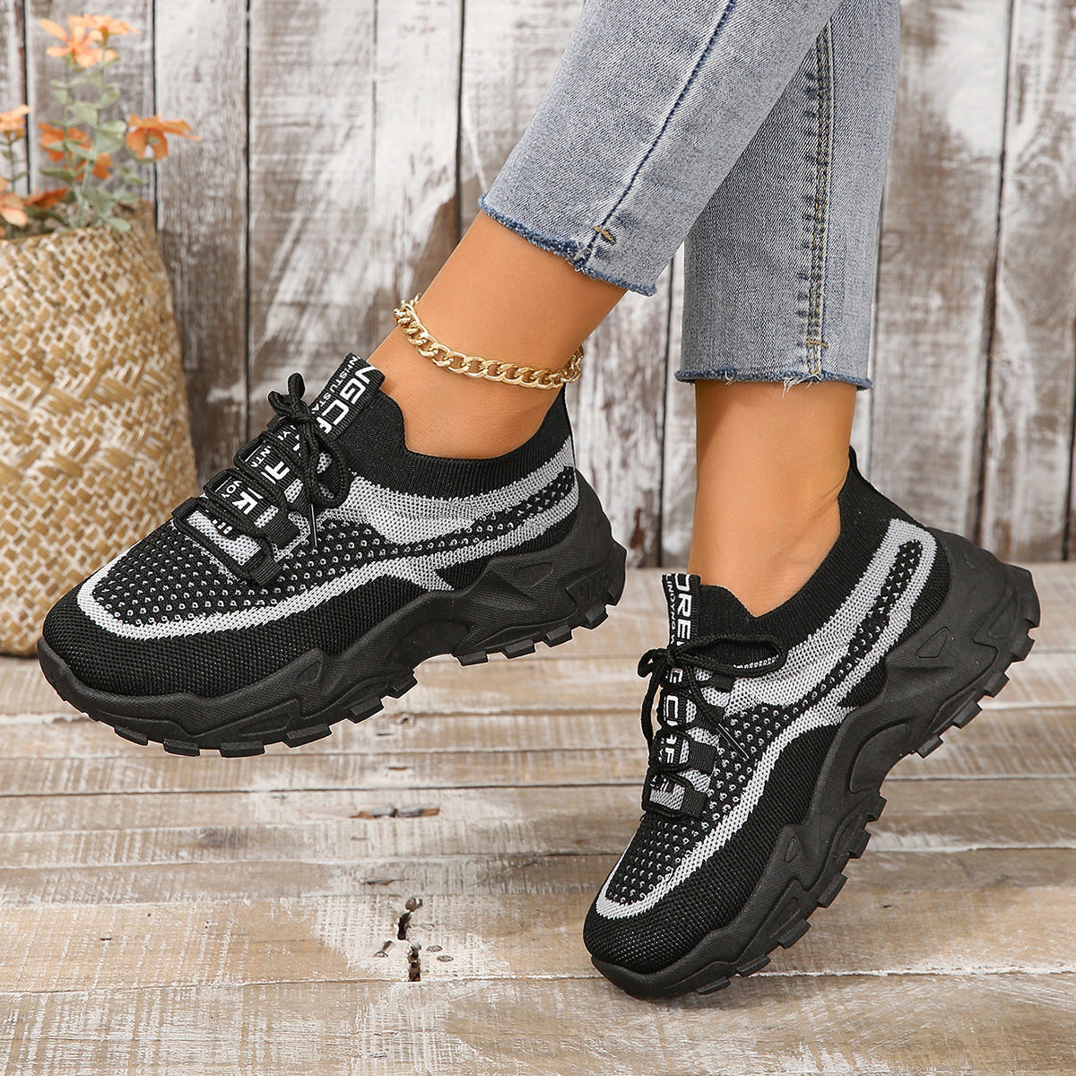 2023 Fashion Retro Lightweight Breathable Sneakers