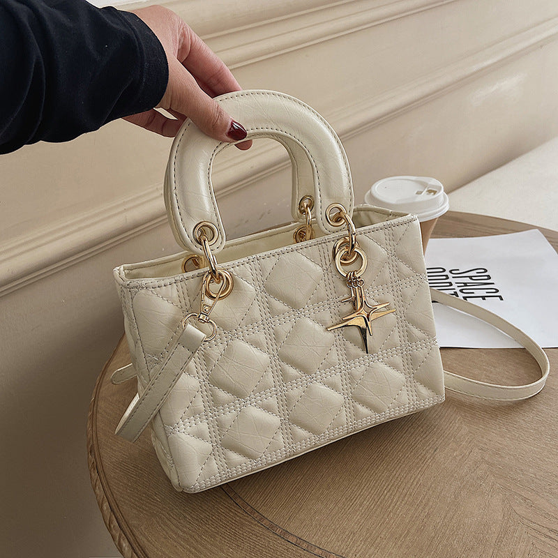 2022 Fashion Women's Shoulder Bag with Quilted Design