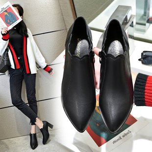 Elegant Pointed-Toe Heeled Booties