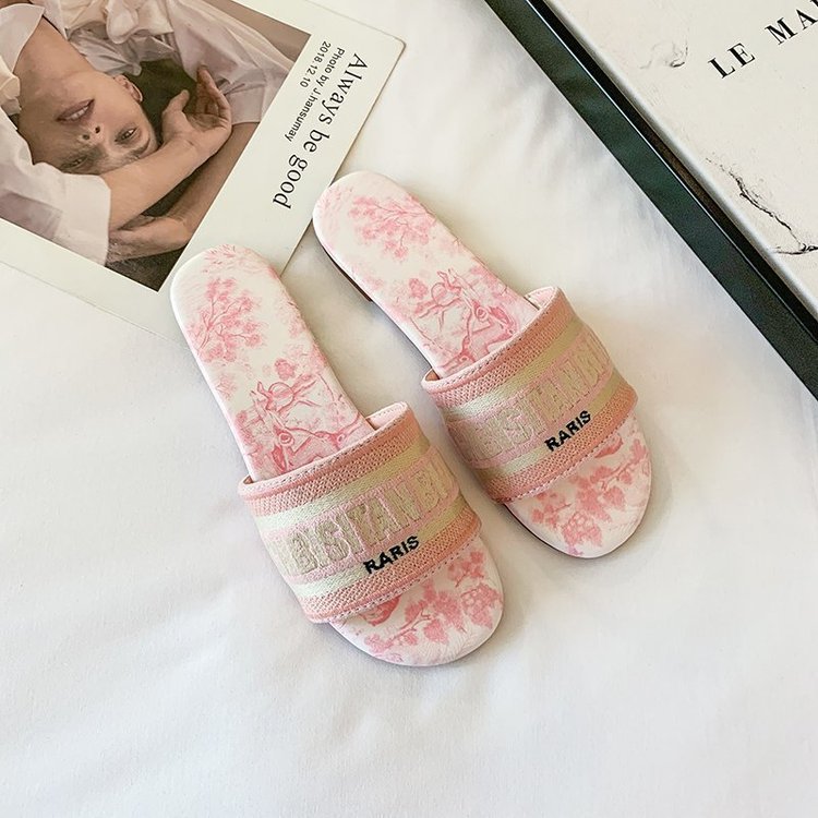 Fashionable Home Slippers with Printed Sole Design