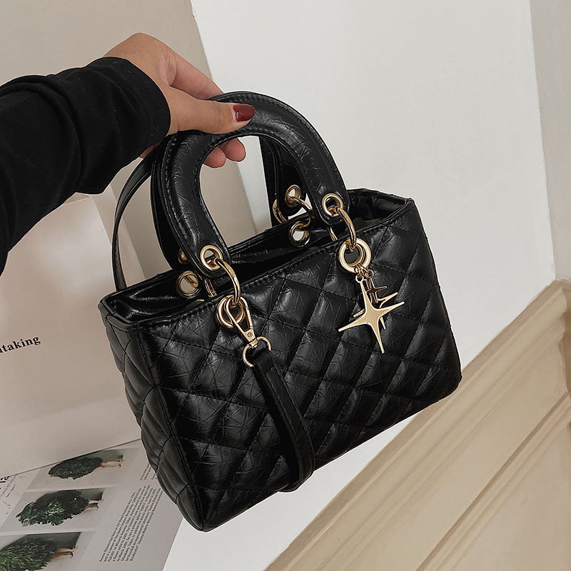 2022 Fashion Women's Shoulder Bag with Quilted Design