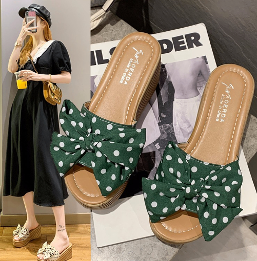 Fashionable Wedge Toe High Heel Slippers