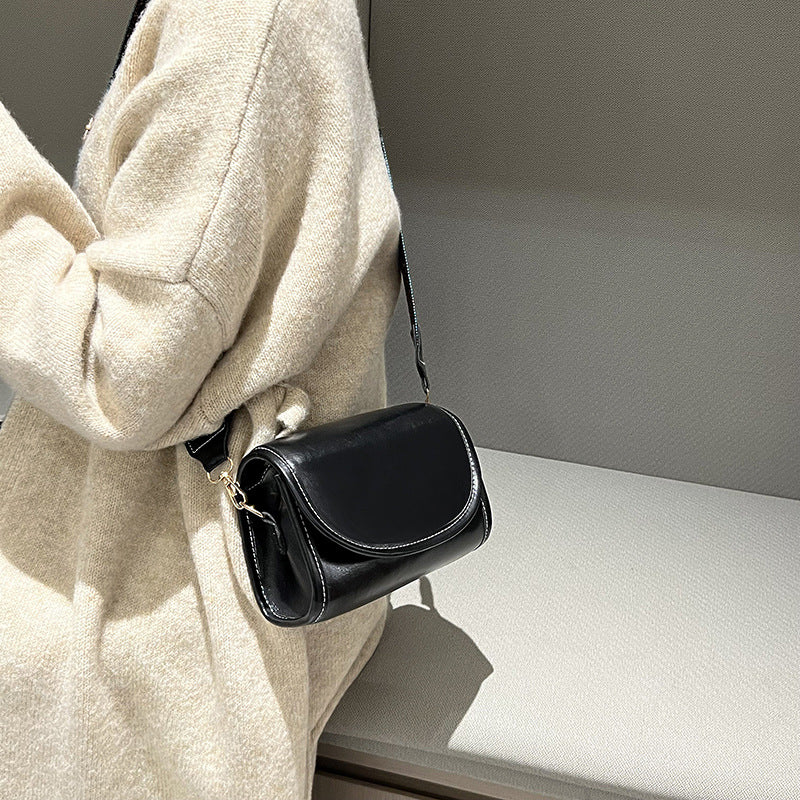 Trendy Vintage Women's Shoulder Bag for Fall 2022